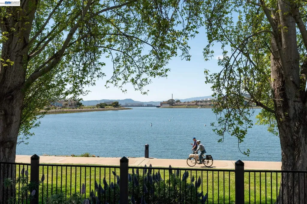 197 Lakeshore Court Richmond CA 94804