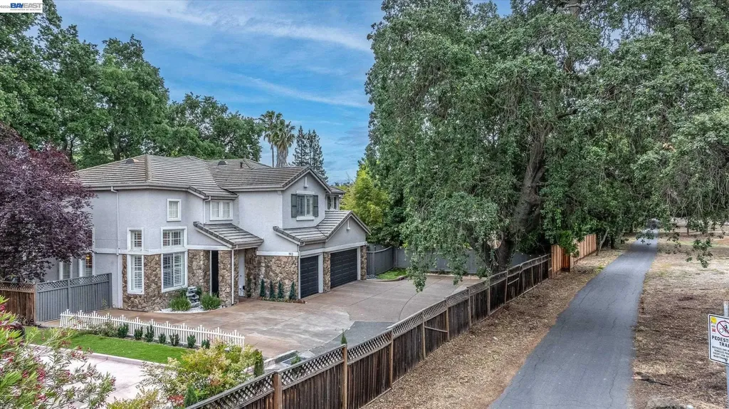 192 Mayhew Way Walnut Creek CA 94597