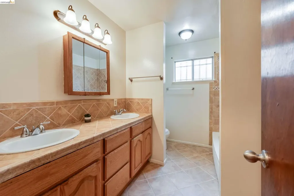 905 24th Street Oakland CA 94606