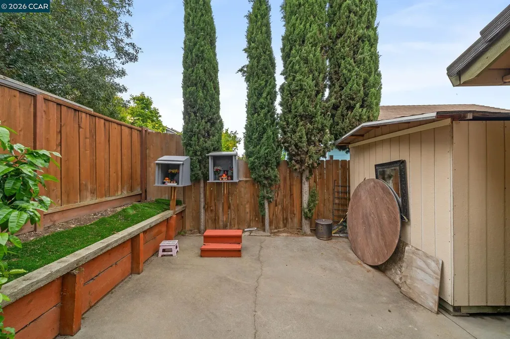 207 Babbling Brook Way Pittsburg CA 94565