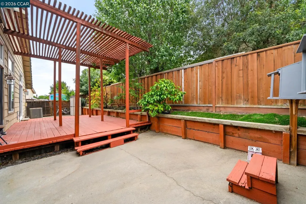 207 Babbling Brook Way Pittsburg CA 94565