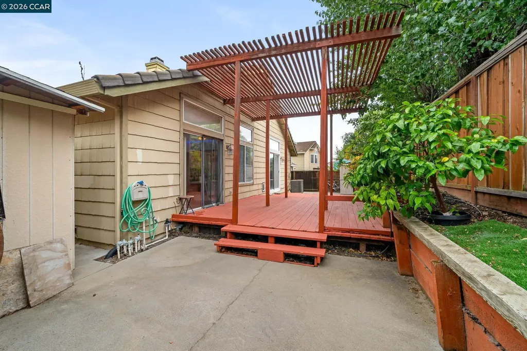 207 Babbling Brook Way Pittsburg CA 94565