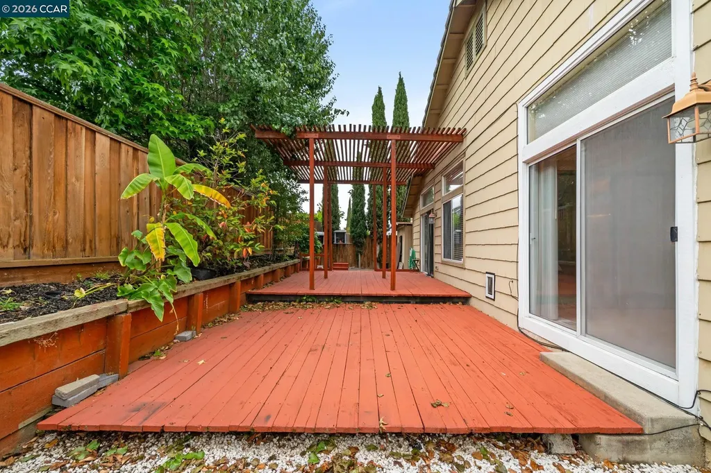 207 Babbling Brook Way Pittsburg CA 94565