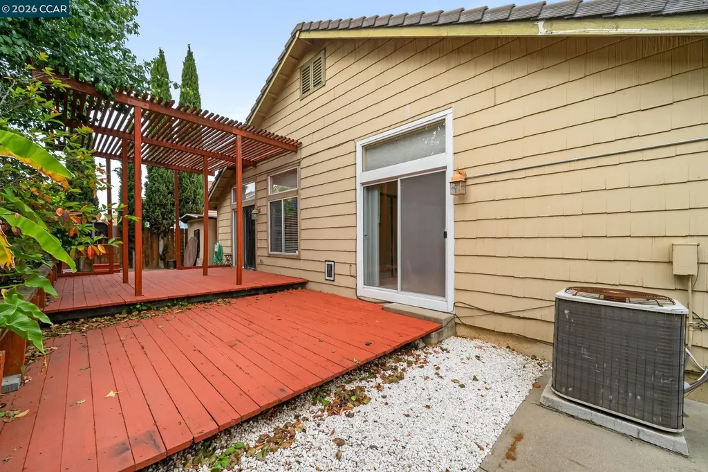207 Babbling Brook Way Pittsburg CA 94565