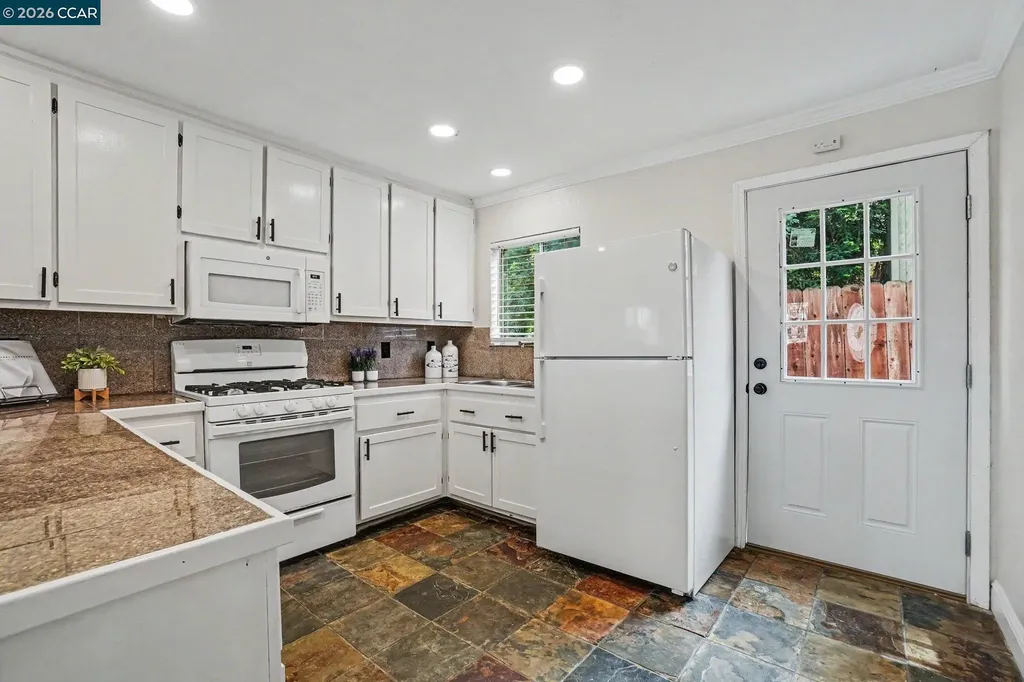 2165 James Street Martinez CA 94553