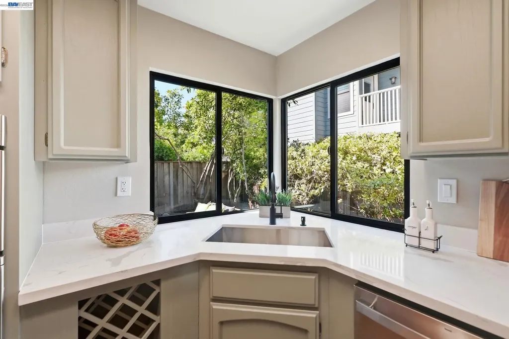29 Captains Drive Alameda CA 94502