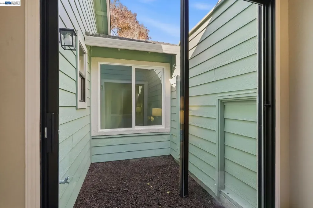 29 Captains Drive Alameda CA 94502