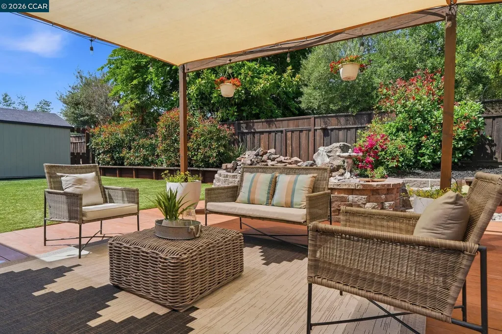 2103 Deerwood Drive Martinez CA 94553