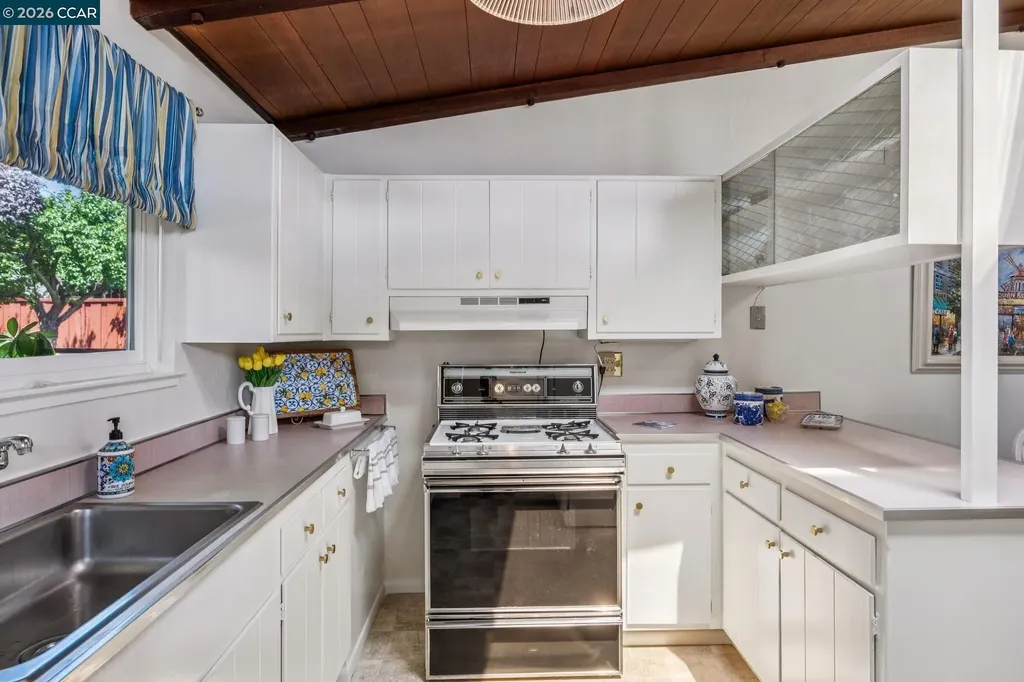 27621 Loyola Avenue Hayward CA 94545