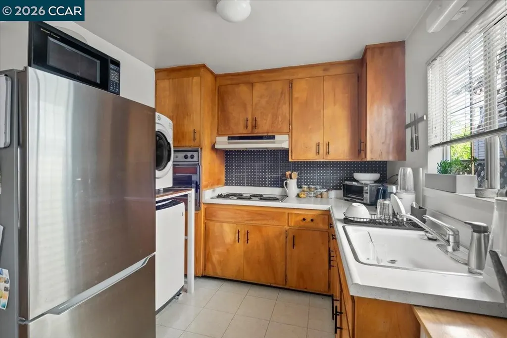 84 Monte Vista Avenue Oakland CA 94611