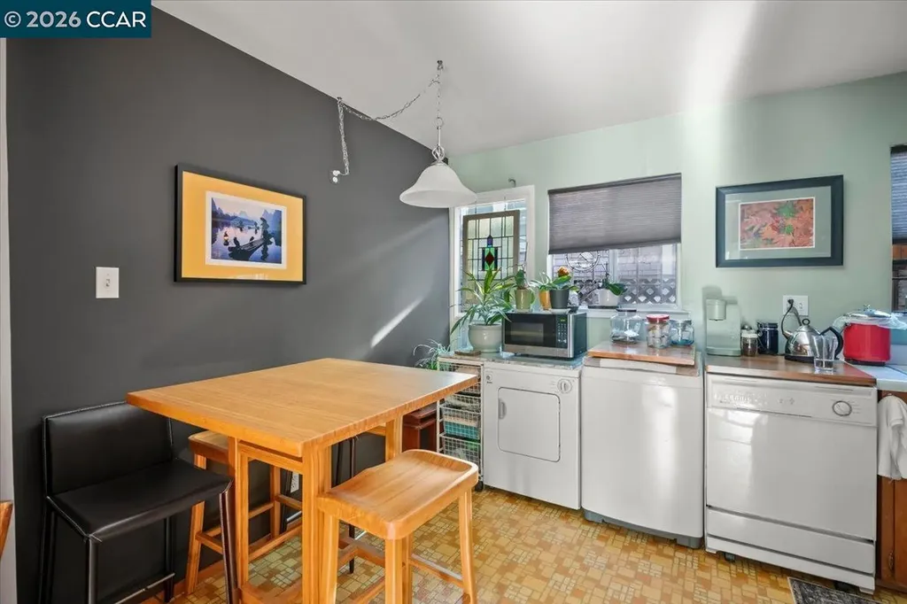 84 Monte Vista Avenue Oakland CA 94611