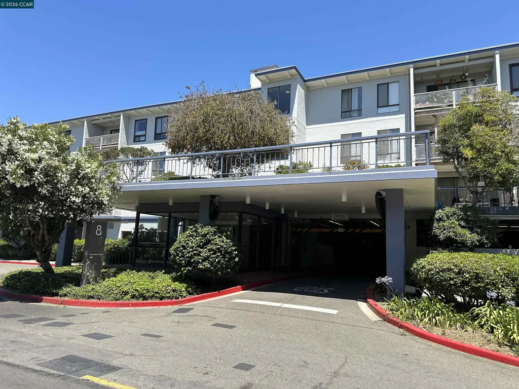 8 Commodore Drive Emeryville CA 94608