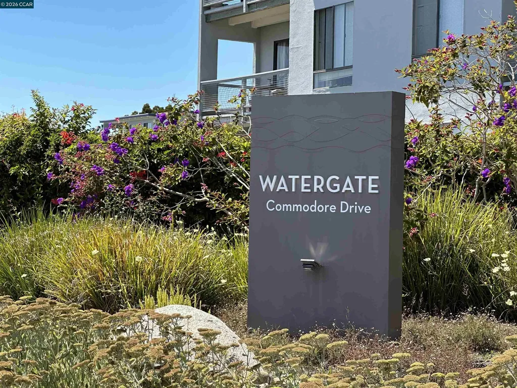 8 Commodore Drive Emeryville CA 94608