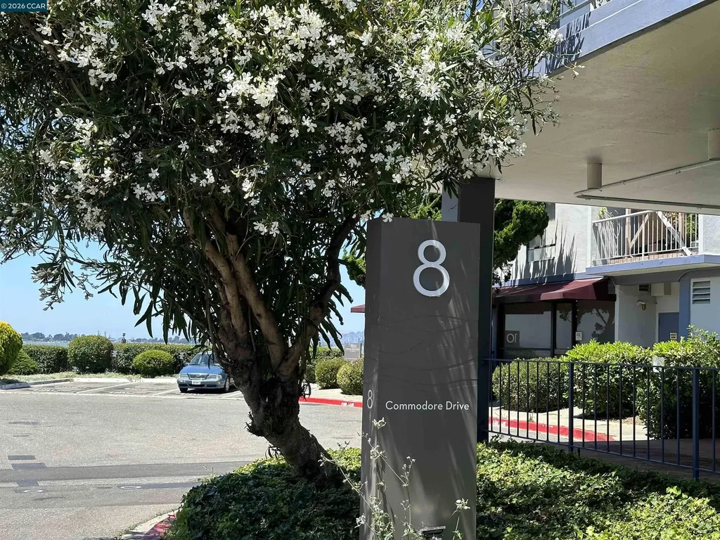 8 Commodore Drive Emeryville CA 94608