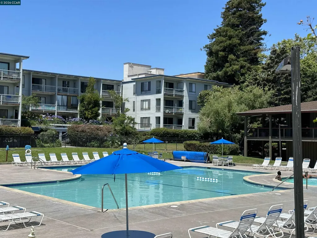 8 Commodore Drive Emeryville CA 94608