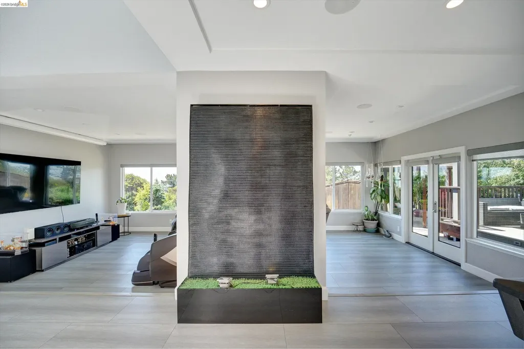 11550 Skyline Boulevard Oakland CA 94619