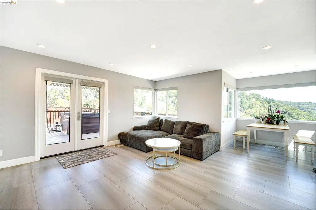 11550 Skyline Boulevard Oakland CA 94619