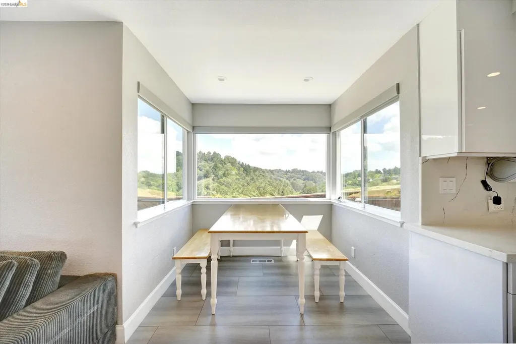 11550 Skyline Boulevard Oakland CA 94619