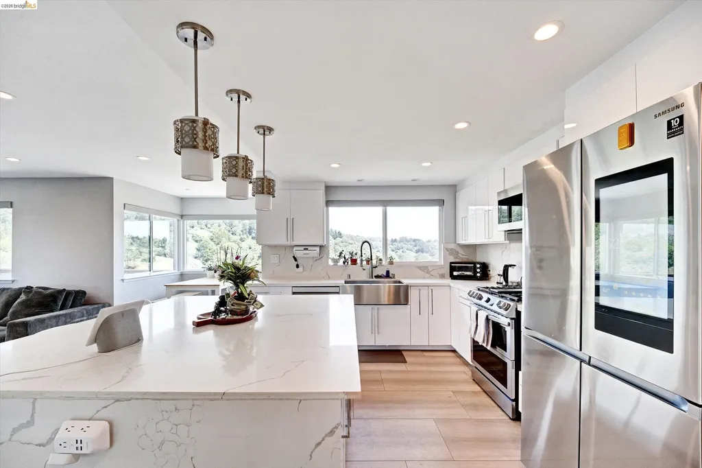 11550 Skyline Boulevard Oakland CA 94619