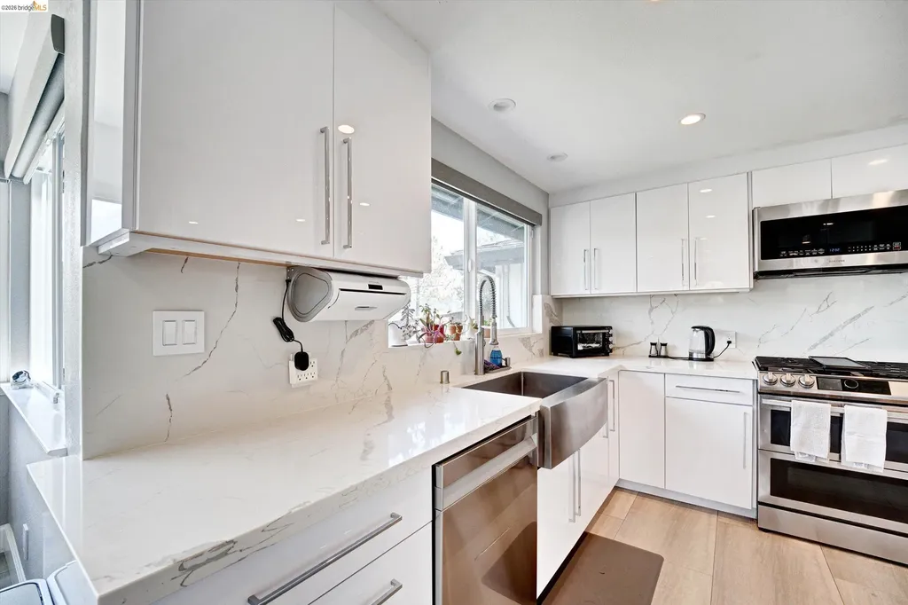 11550 Skyline Boulevard Oakland CA 94619