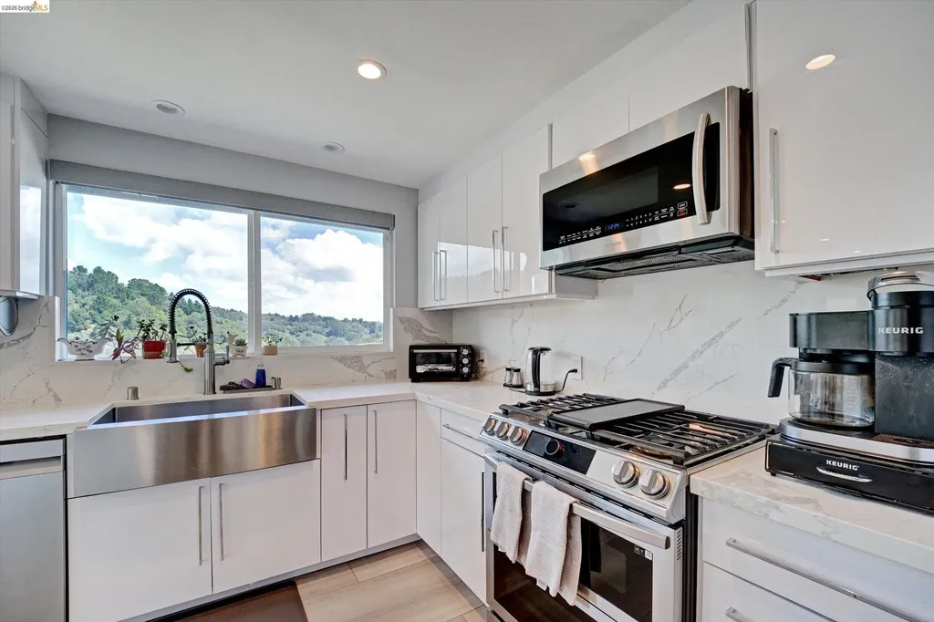 11550 Skyline Boulevard Oakland CA 94619