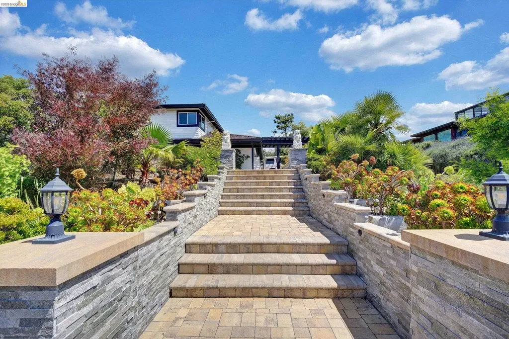 11550 Skyline Boulevard Oakland CA 94619