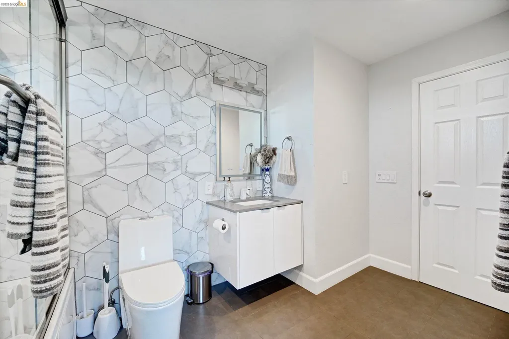 11550 Skyline Boulevard Oakland CA 94619