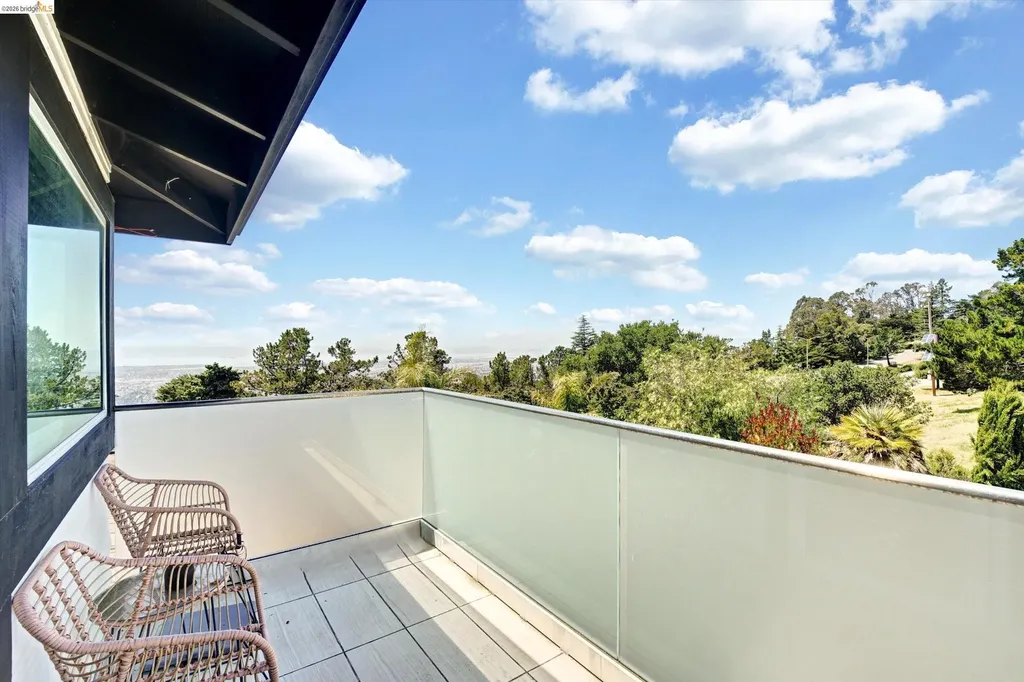 11550 Skyline Boulevard Oakland CA 94619