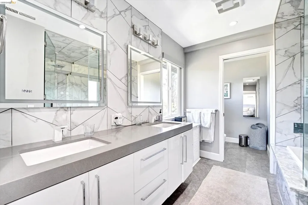 11550 Skyline Boulevard Oakland CA 94619