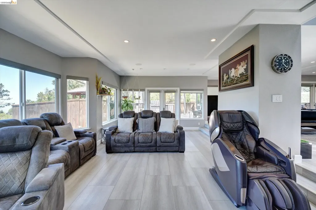 11550 Skyline Boulevard Oakland CA 94619