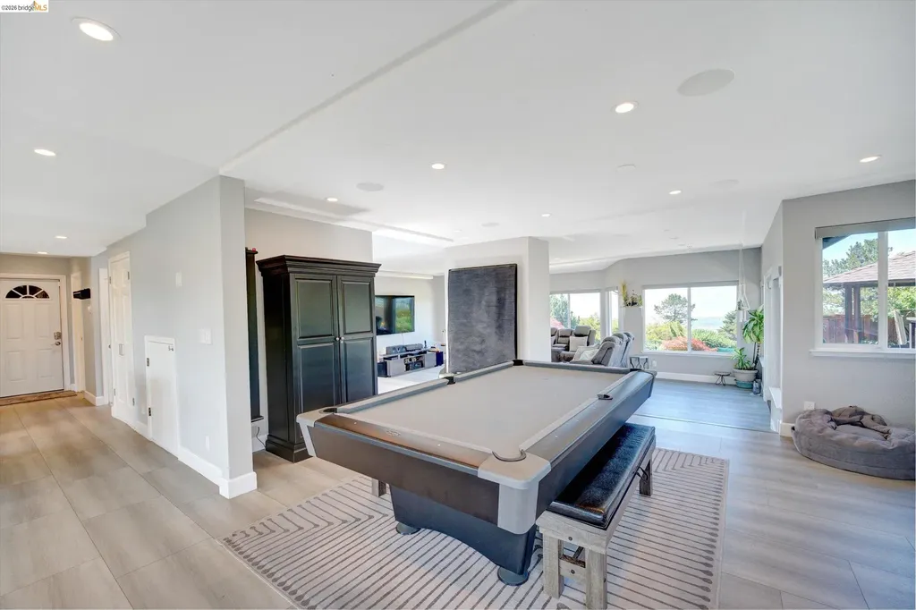 11550 Skyline Boulevard Oakland CA 94619