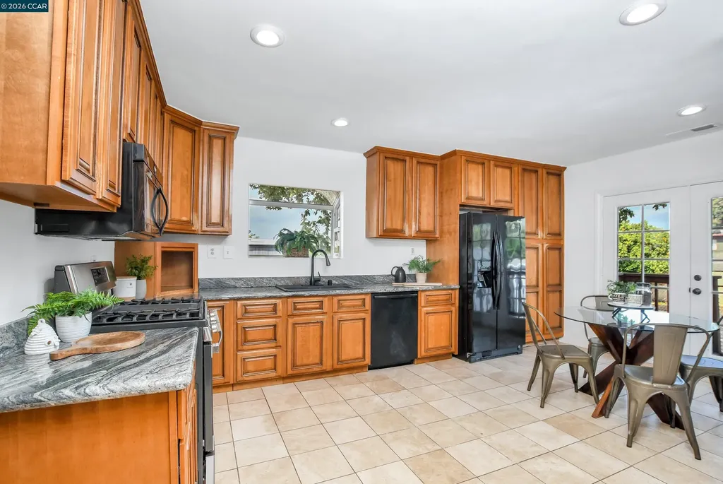 15 Alves Lane Bay Point CA 94565
