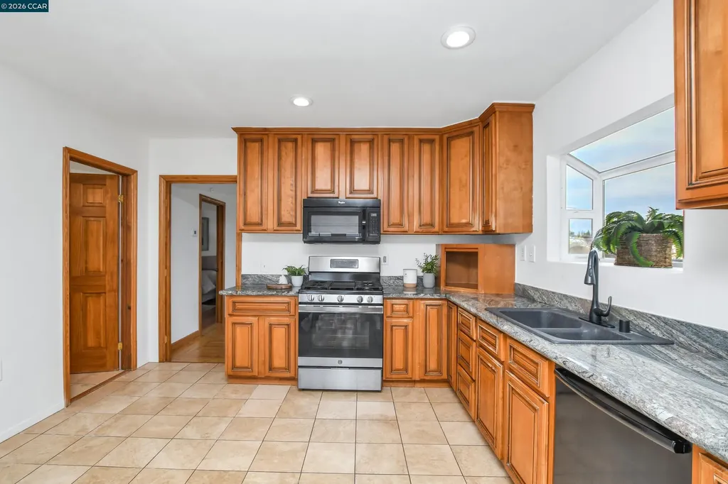 15 Alves Lane Bay Point CA 94565