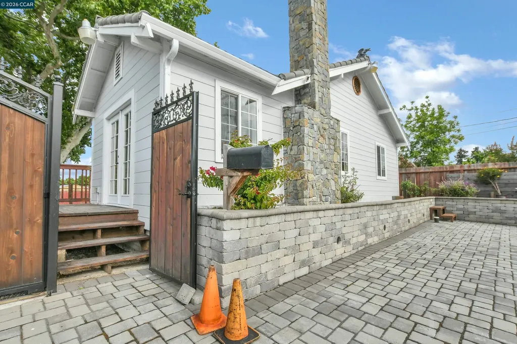 15 Alves Lane Bay Point CA 94565