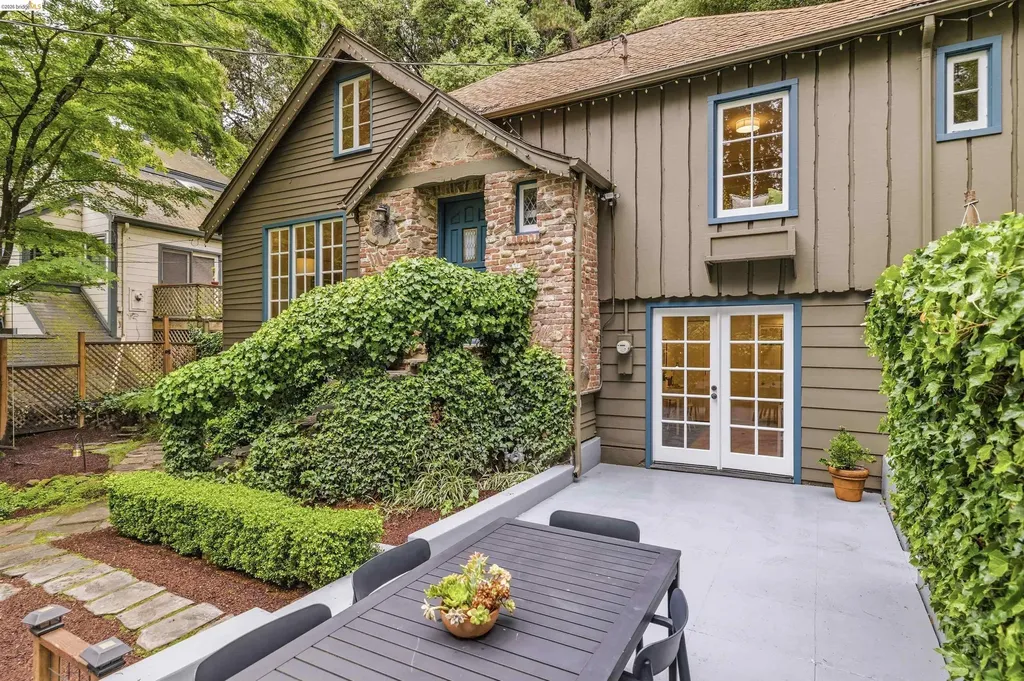 6233 Thornhill Drive Oakland CA 94611