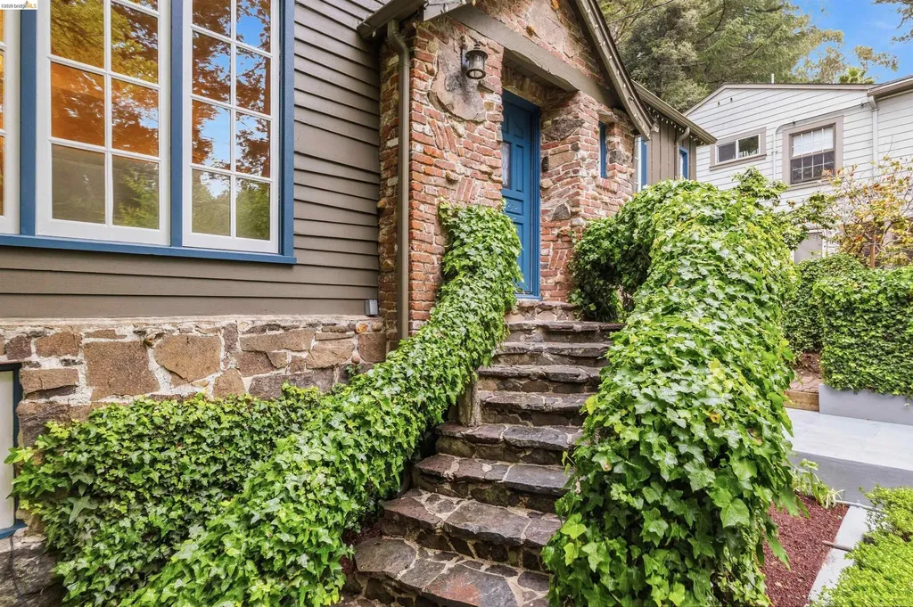 6233 Thornhill Drive Oakland CA 94611