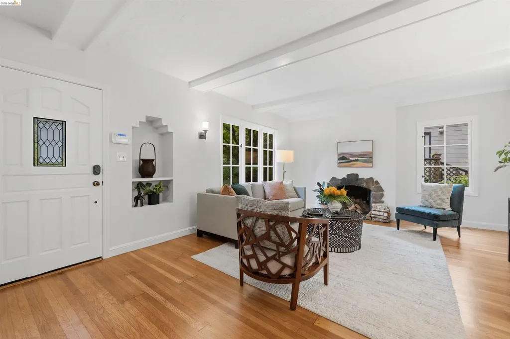 6233 Thornhill Drive Oakland CA 94611