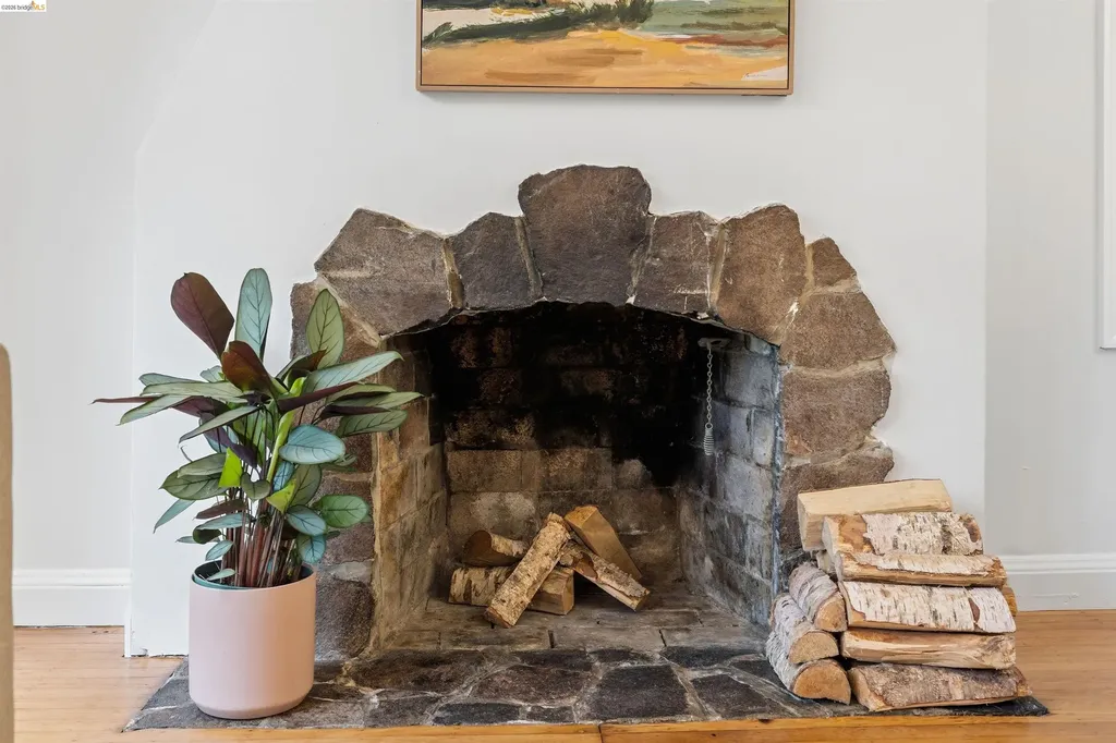 6233 Thornhill Drive Oakland CA 94611