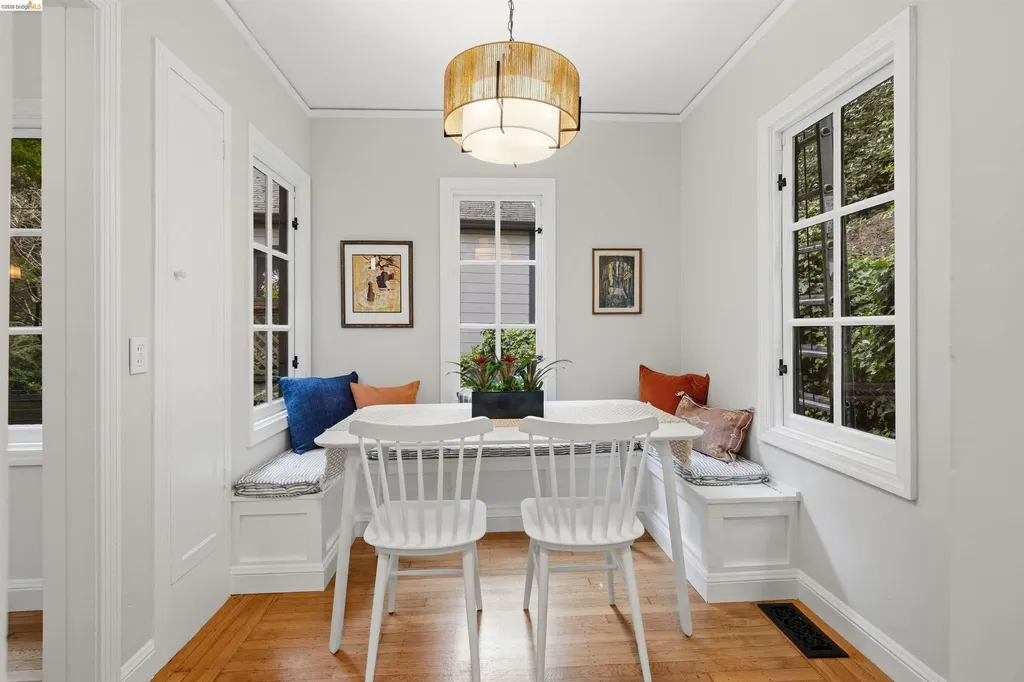 6233 Thornhill Drive Oakland CA 94611