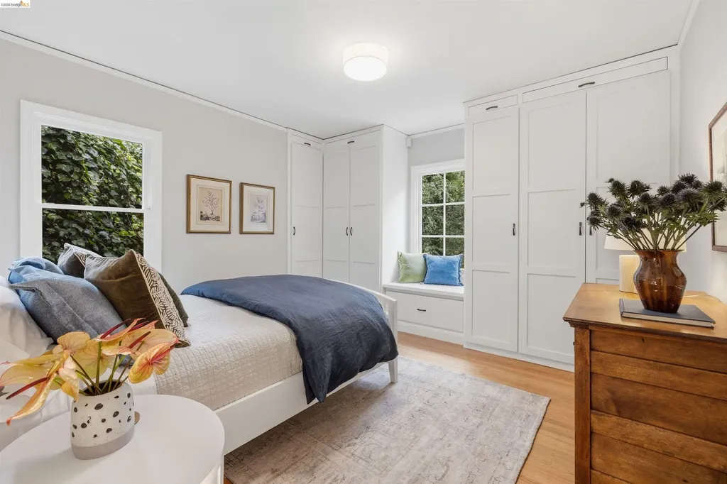 6233 Thornhill Drive Oakland CA 94611