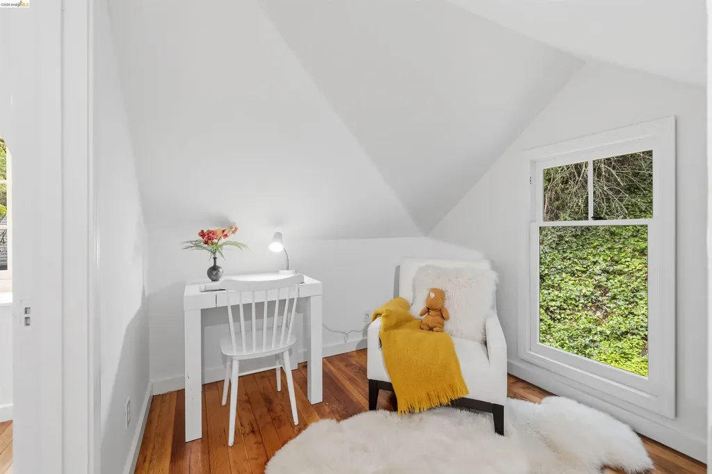 6233 Thornhill Drive Oakland CA 94611