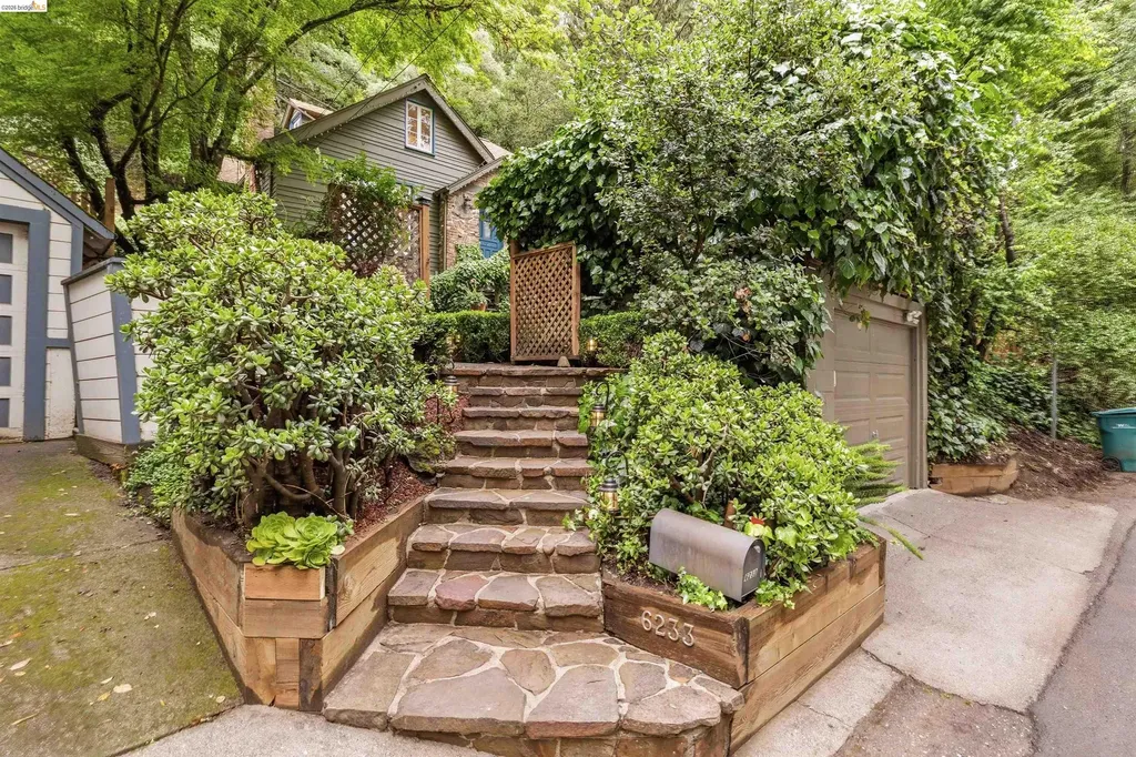 6233 Thornhill Drive Oakland CA 94611