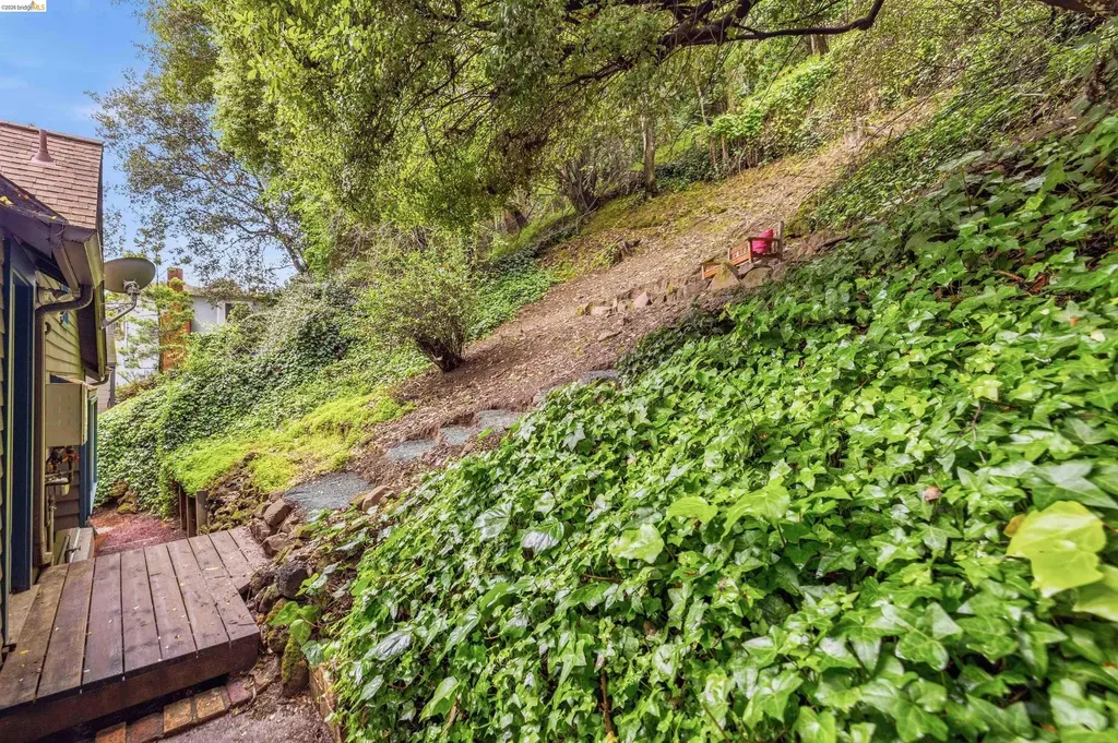 6233 Thornhill Drive Oakland CA 94611