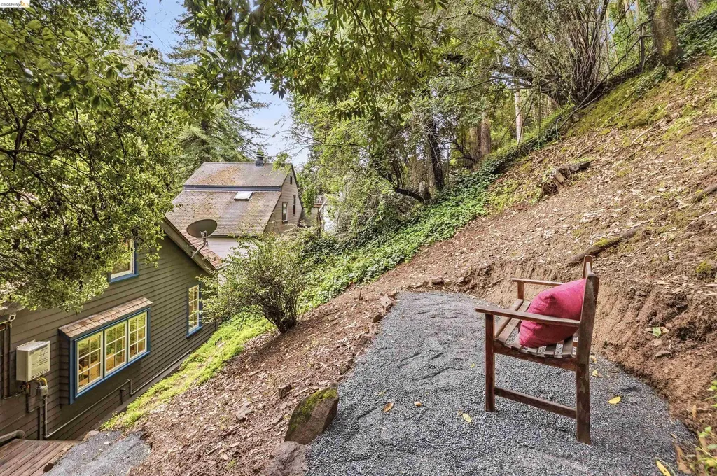 6233 Thornhill Drive Oakland CA 94611
