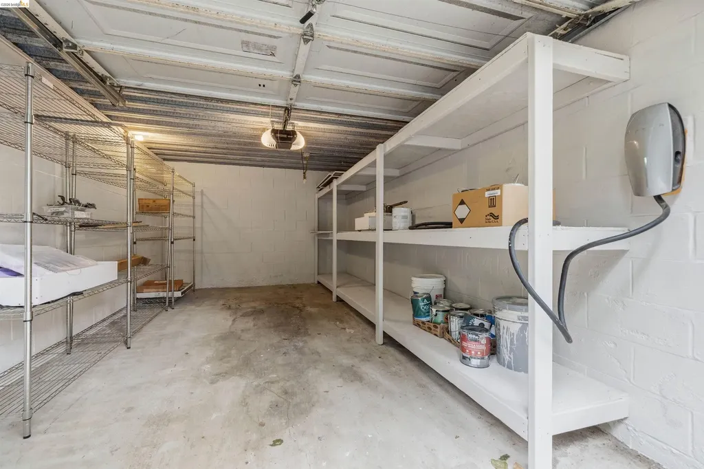 6233 Thornhill Drive Oakland CA 94611