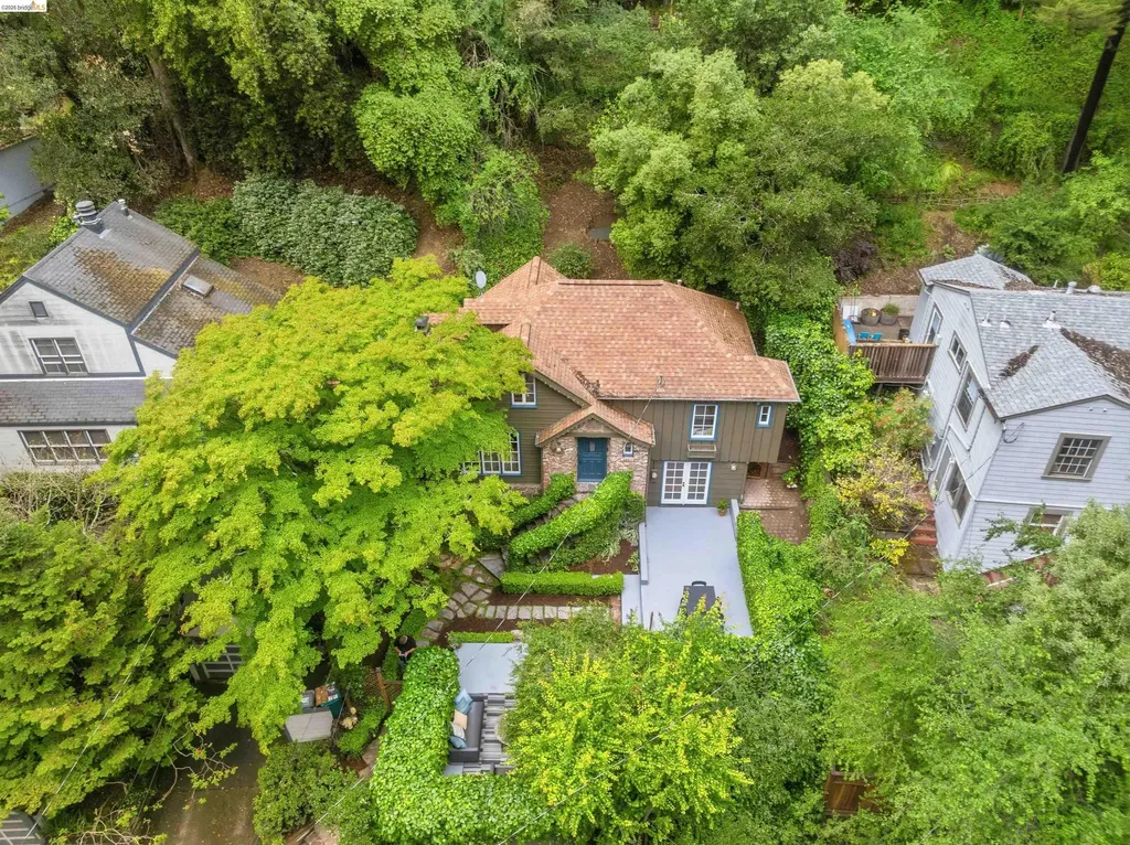 6233 Thornhill Drive Oakland CA 94611