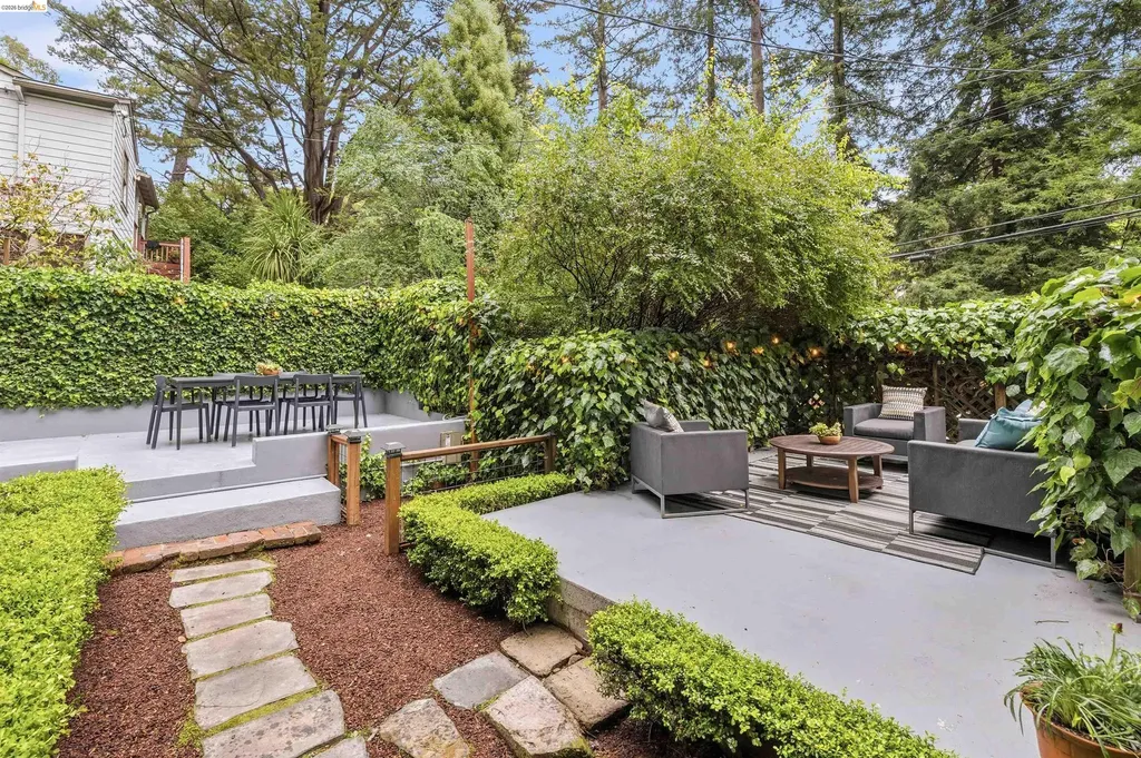 6233 Thornhill Drive Oakland CA 94611