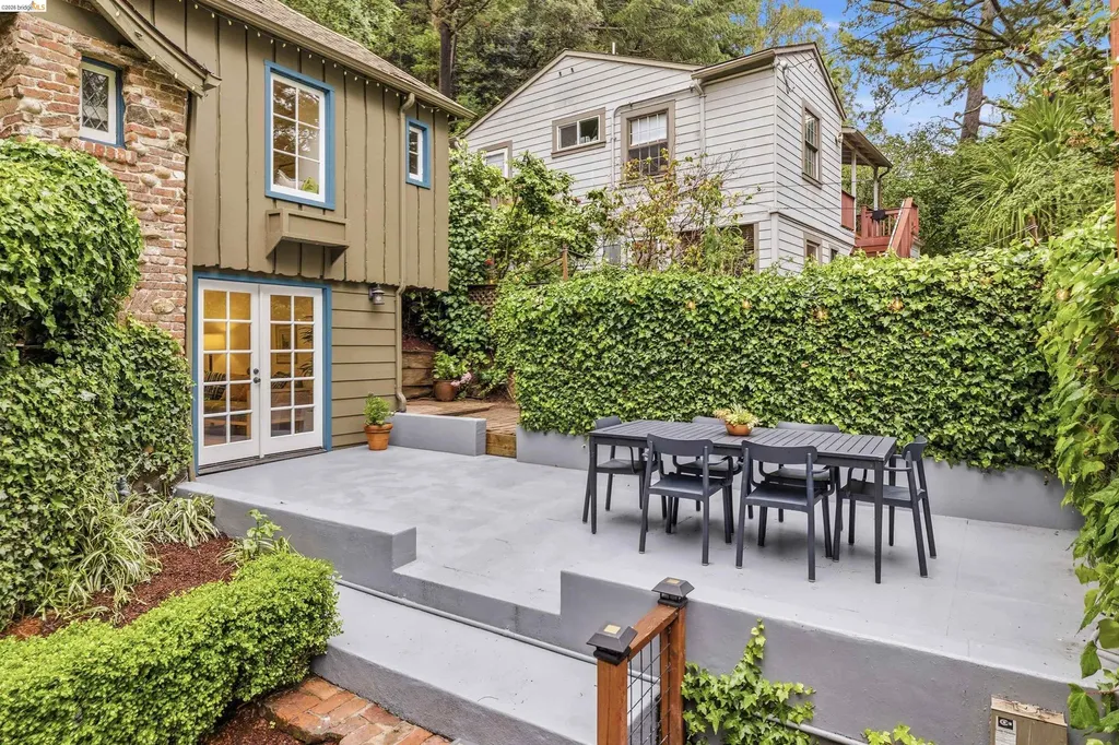 6233 Thornhill Drive Oakland CA 94611