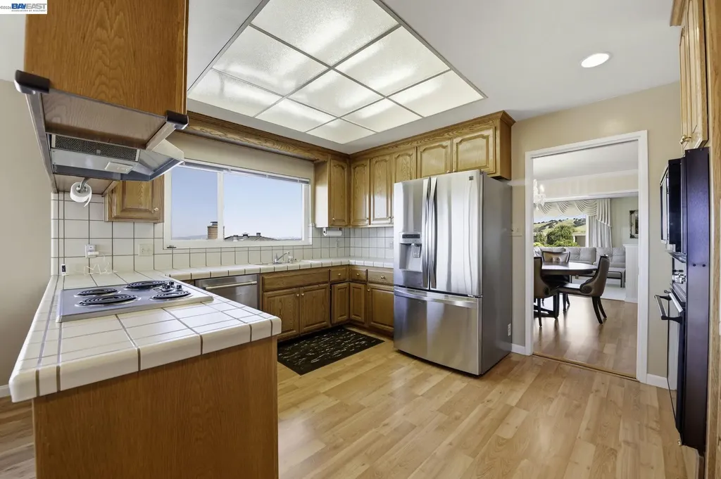 1961 Marineview Drive San Leandro CA 94577
