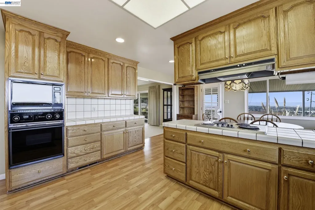 1961 Marineview Drive San Leandro CA 94577